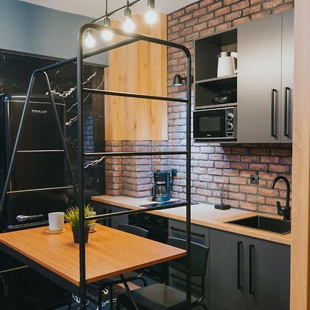 New Modern Ground Floor Apartment By The Sea テッサロニキ エクステリア 写真