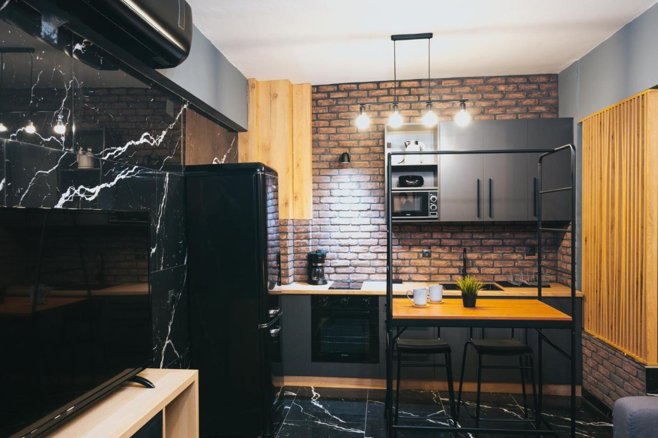New Modern Ground Floor Apartment By The Sea テッサロニキ エクステリア 写真