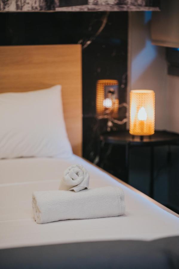 New Modern Ground Floor Apartment By The Sea テッサロニキ エクステリア 写真