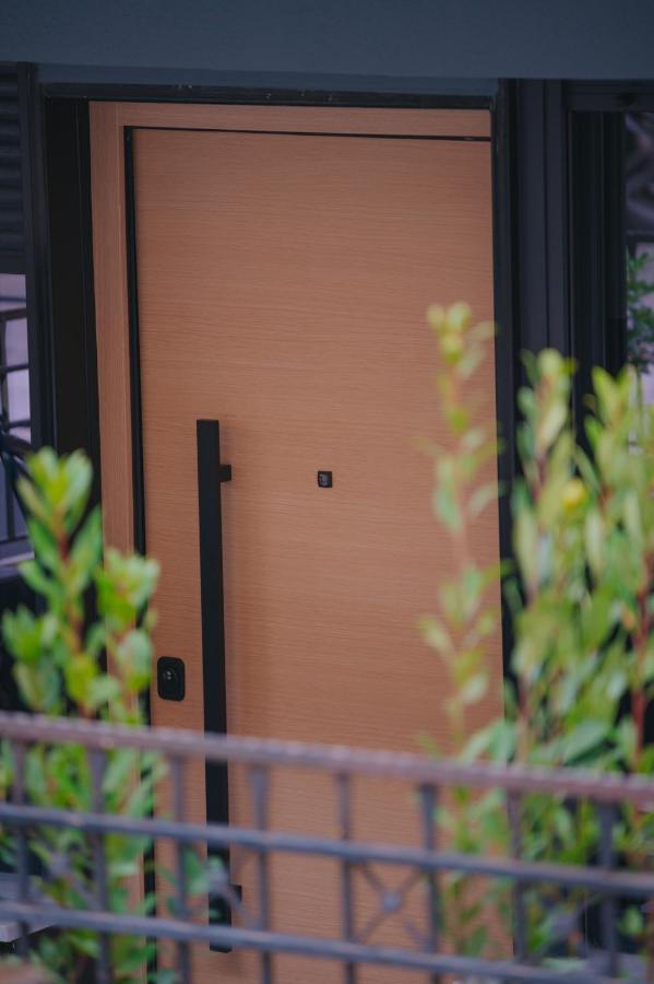 New Modern Ground Floor Apartment By The Sea テッサロニキ エクステリア 写真
